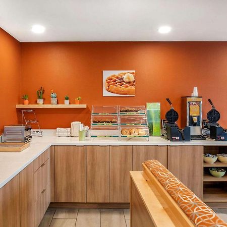 Quality Inn & Suites Cornwall Εξωτερικό φωτογραφία