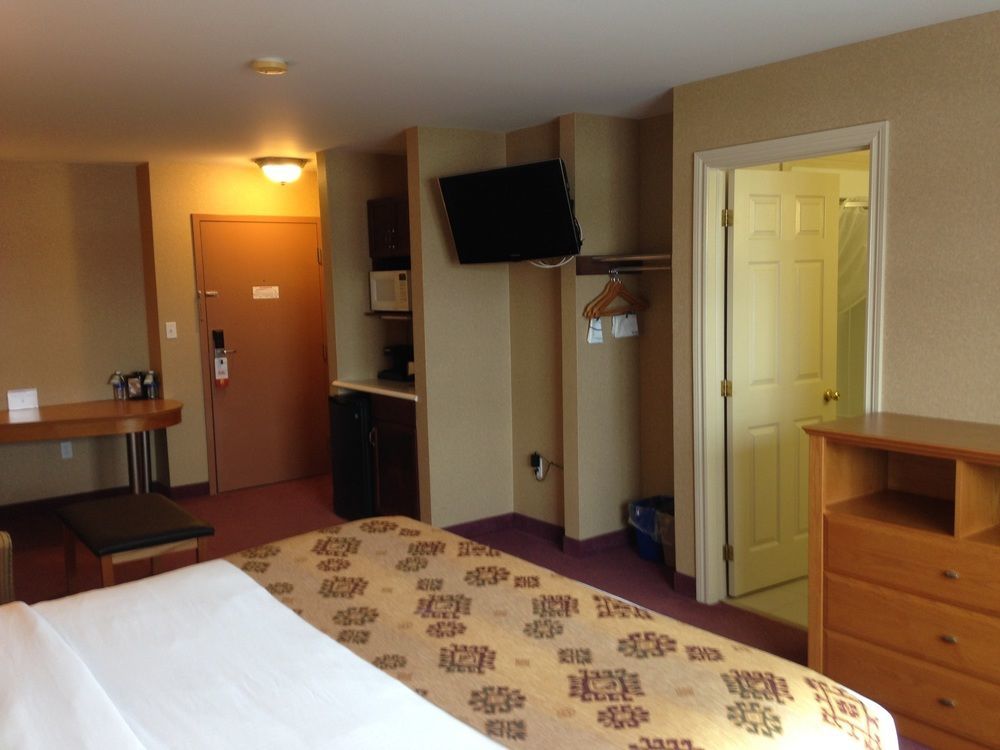 Quality Inn & Suites Cornwall Εξωτερικό φωτογραφία