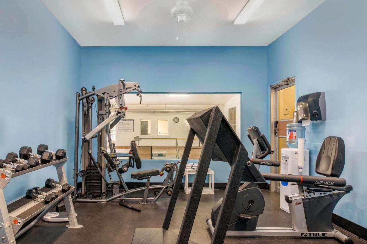 Quality Inn & Suites Cornwall Εξωτερικό φωτογραφία