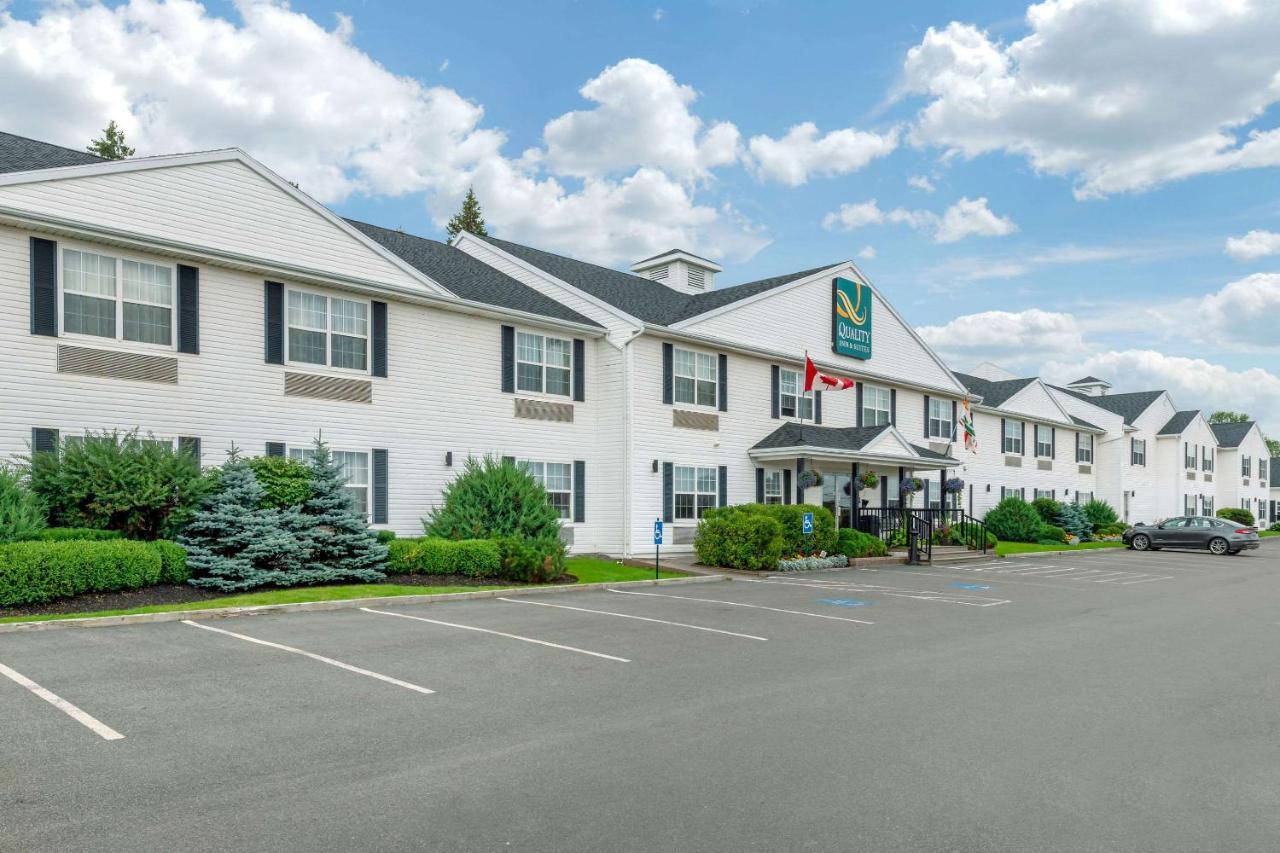 Quality Inn & Suites Cornwall Εξωτερικό φωτογραφία