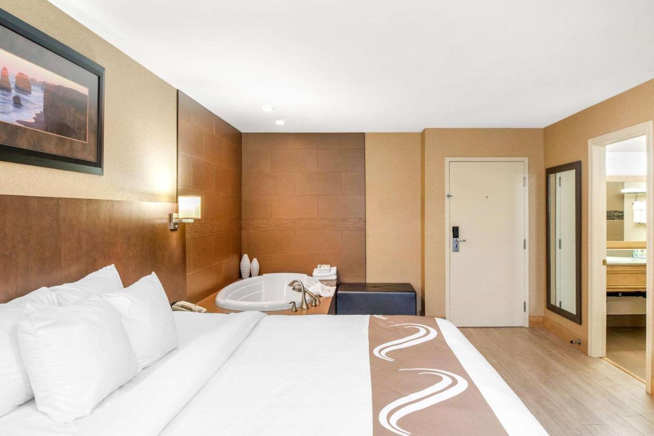 Quality Inn & Suites Cornwall Εξωτερικό φωτογραφία
