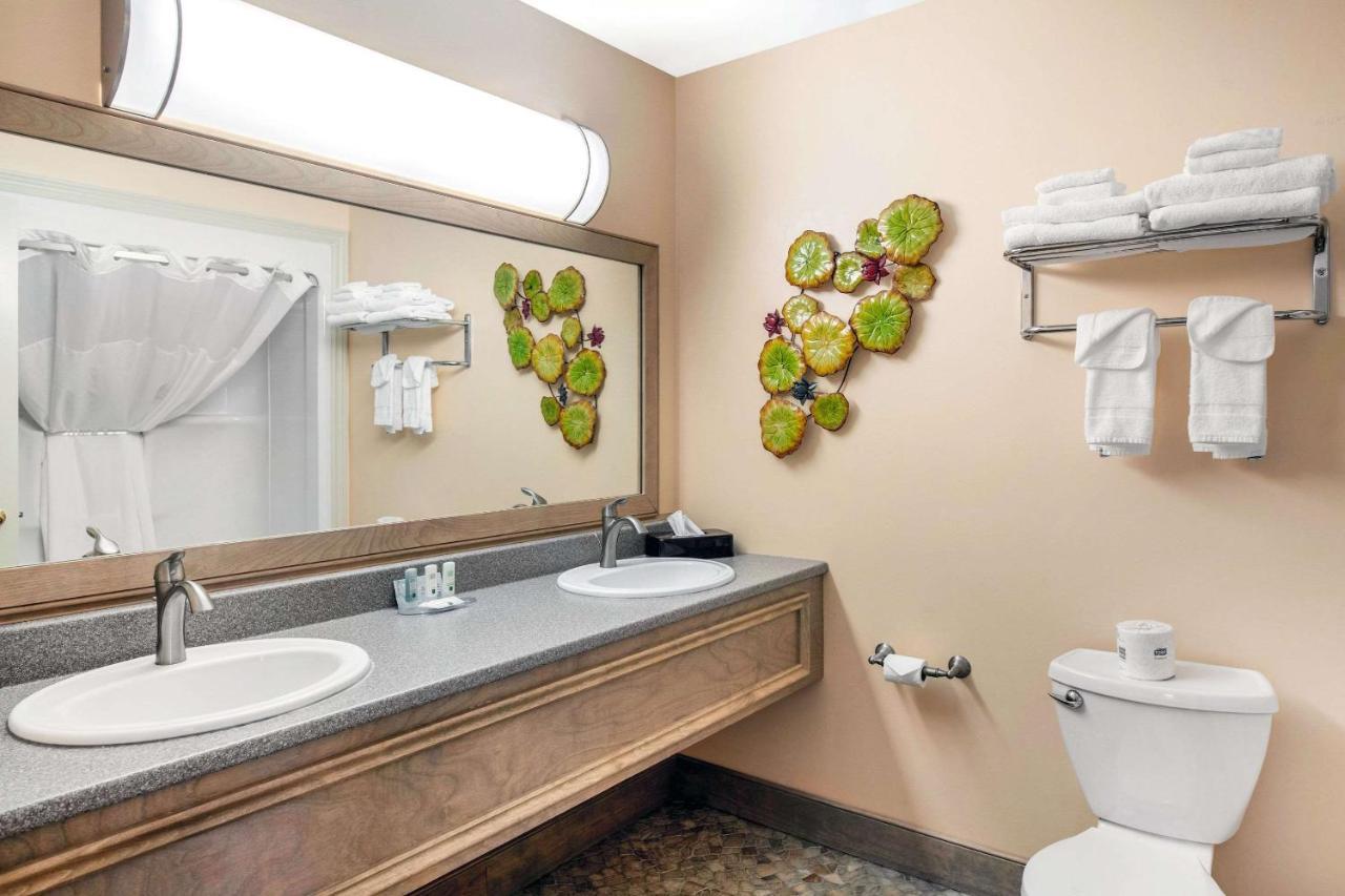 Quality Inn & Suites Cornwall Εξωτερικό φωτογραφία