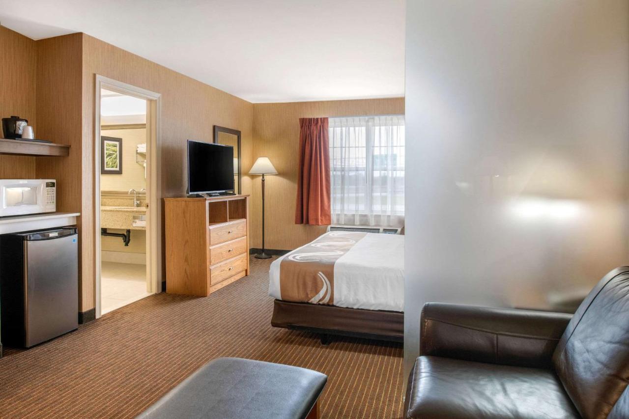 Quality Inn & Suites Cornwall Εξωτερικό φωτογραφία