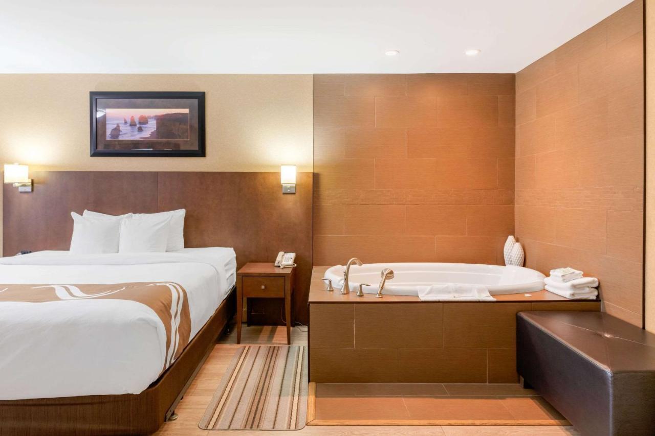 Quality Inn & Suites Cornwall Εξωτερικό φωτογραφία